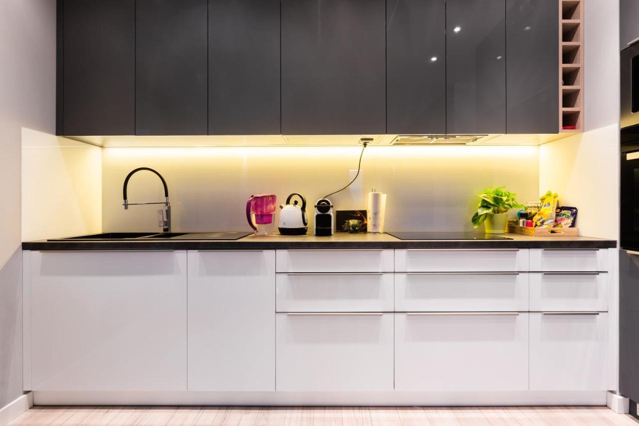 קרקוב Elegant Business Accommodation With Parking - By Upstairs מראה חיצוני תמונה