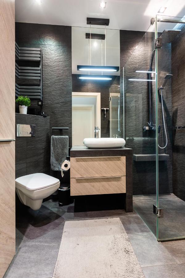 קרקוב Elegant Business Accommodation With Parking - By Upstairs מראה חיצוני תמונה